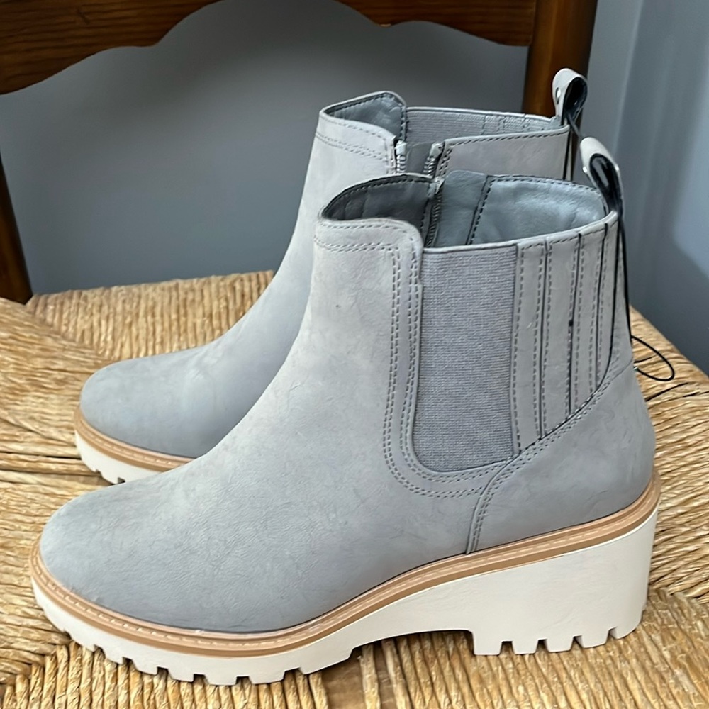 Maurice’s SuperCush Colby Chelsea Boot women’s size 9m.